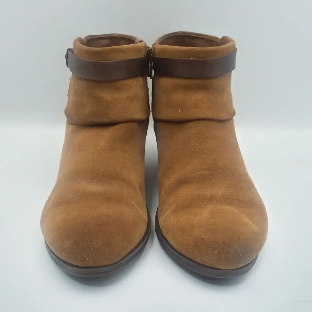 Clarks Ankle Boots Suede Leather Strap Accent Heel Booties‎ Size 7.5